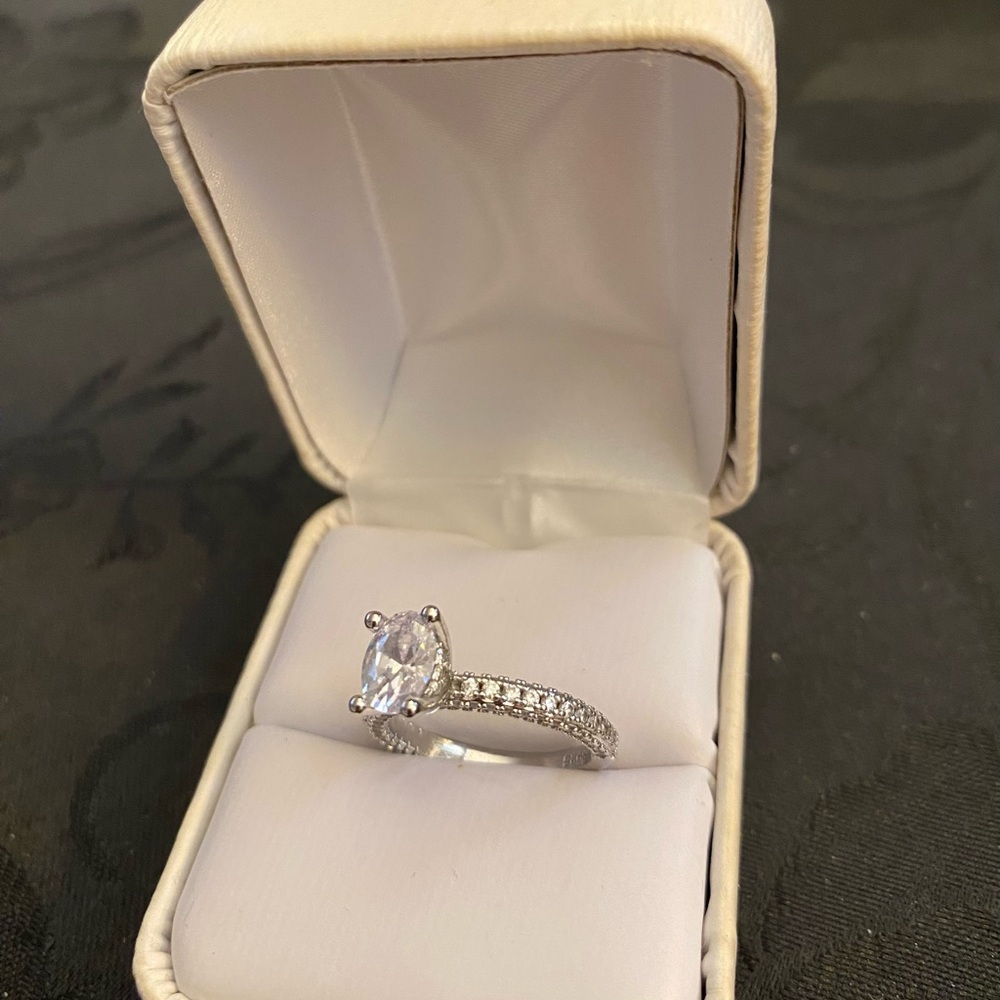 Estate Dazzling Sterling Silver Ring with Clear CZ Stones Size 6.75